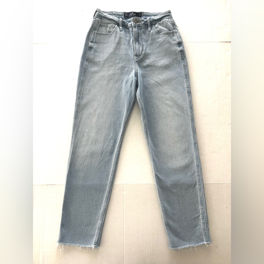 Hollister‎ Ultra High Rise Mom Jeans Raw Hem Stretchy Light Blue Women’s W26/L27